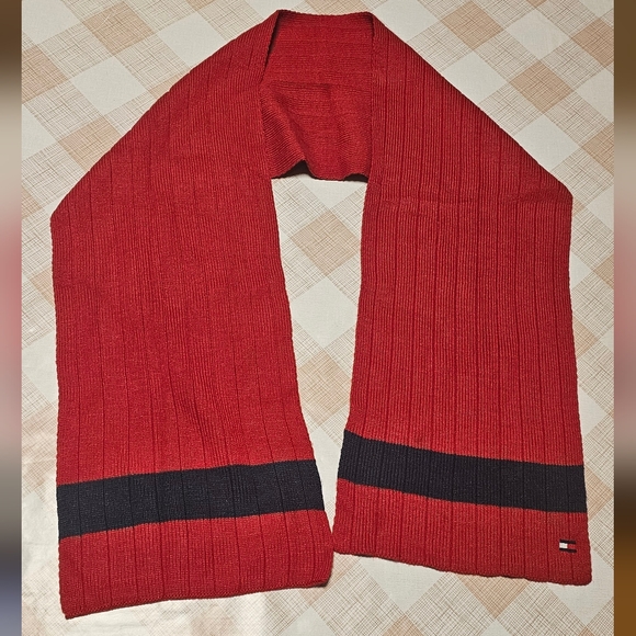 NWOT-Tommy Hilfiger Mens Rubber Flag Patch Tipped Rib Scarf B-1 - Picture 11 of 11